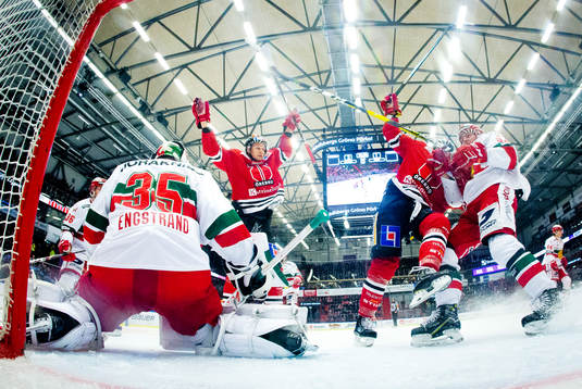 Örebros Shane Harper gör 3-1 och Rodrigo Abols jublar