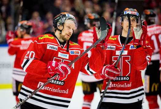 Örebros Marcus Weinstock och Rasmus Rissanen jublar