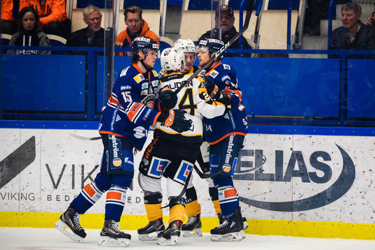 Växjös Dominik Bokk och Brendan Shinnimin i bråk med