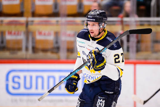s David Gustafsson jublar