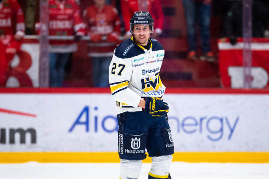 s David Gustafsson jublar
