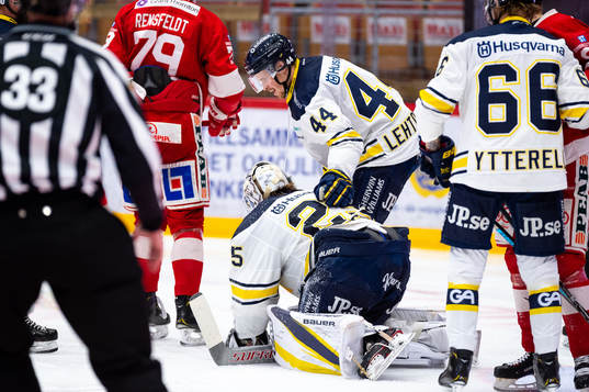 s målvakt Felix Sandström och Mikko Lehtonen