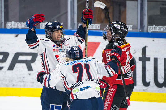Linköpings Denise Altmann och Madelen Haug Hansen jublar