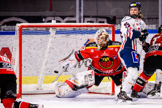 Luleås målvakt Sara Grahn  vid Linköpings 0-2 mål