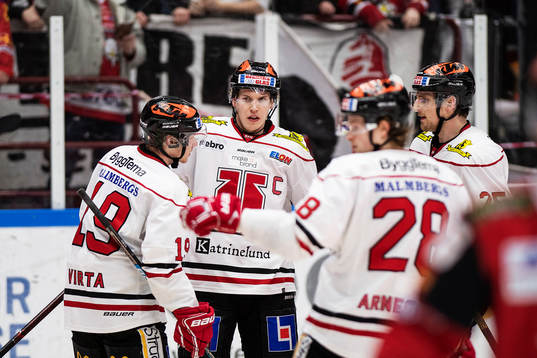 Örebros Jere Sallinen jublar