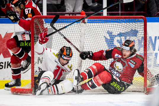 Malmö Redhawks Carl Persson och Örebros Jonathan Andersson