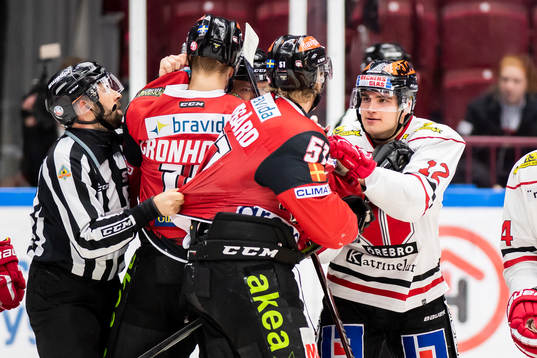 Malmö Redhawks Emil Sylvegård och Örebros Glenn