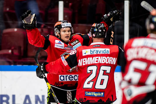 Malmö Redhawks Tobias Ekberg och Axel Wemmenborn jublar