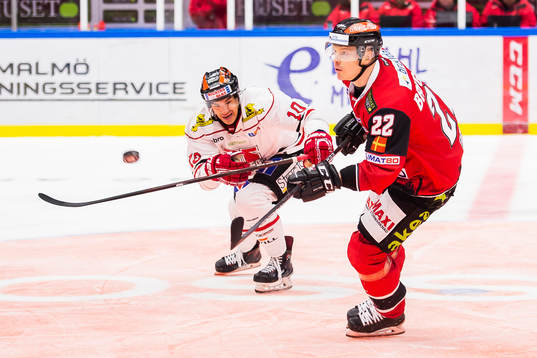 Malmö Redhawks Lars Bryggman och Örebros Shane Harper