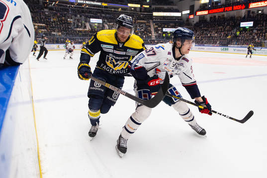s Simon Önerud och Linköpings Adam Ginning