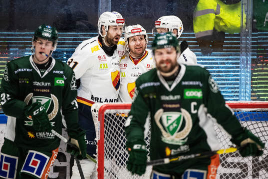 Djurgårdens Dick Axelsson  och Niclas Bergfors jublar