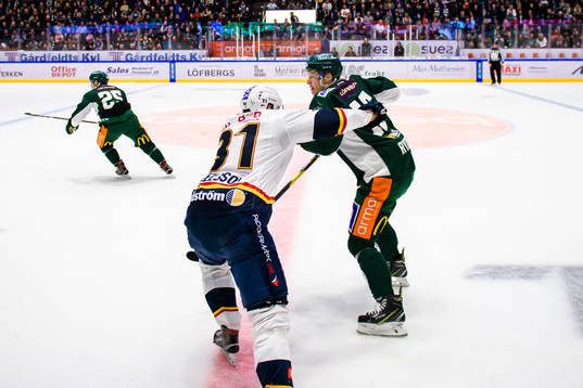 Djurgårdens Dick Axelsson  och Färjestads Gustav Rydahl