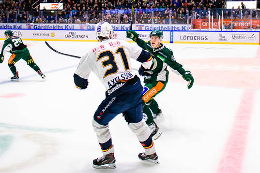 Djurgårdens Dick Axelsson  och Färjestads Gustav Rydahl