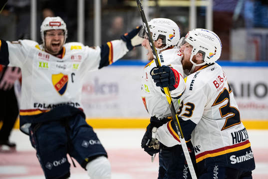 Djurgårdens Jakob Lilja och Linus Hultström jublar