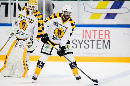 Skellefteås målvakt Mantas Armalis och Edwin Hedberg