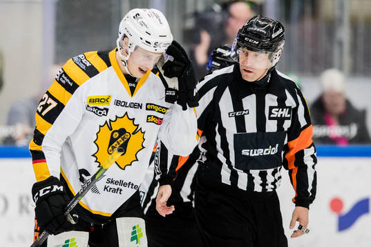 Skellefteås Robin Alvarez grimaserar