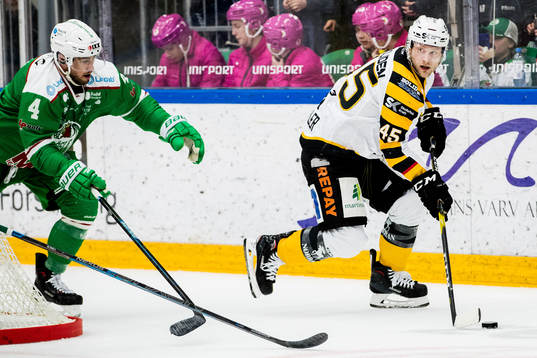 Rögles Kodie Curran och Skellefteås Oscar Möller