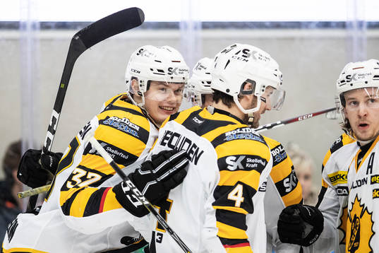 Skellefteås Albin Eriksson jublar