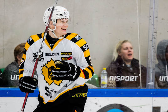 Skellefteås Albin Eriksson jublar
