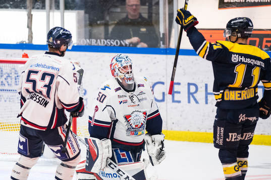Linköpings Eddie Larsson och målvakt Jonas Gustavsson