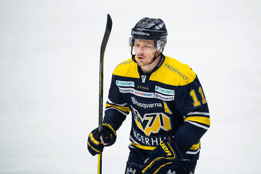 s Simon Önerud jublar