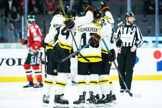 Brynäs Nicklas Danielsson jublar