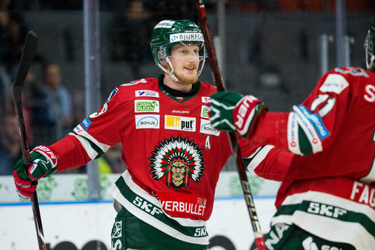 Frölundas Simon Hjalmarsson jublar med Samuel Fagemo