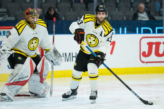 Brynäs målvakt Joacim Eriksson och Ryan Gunderson