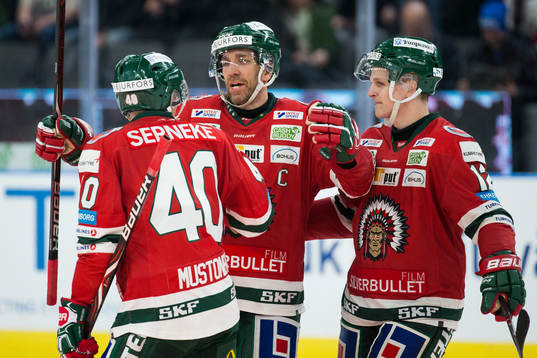 Frölundas Joel Lundqvist jublar med Joel Mustonen och Max