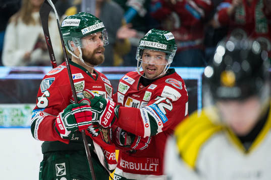 Frölundas Jonathan Sigalet jublar med Patrik Carlsson