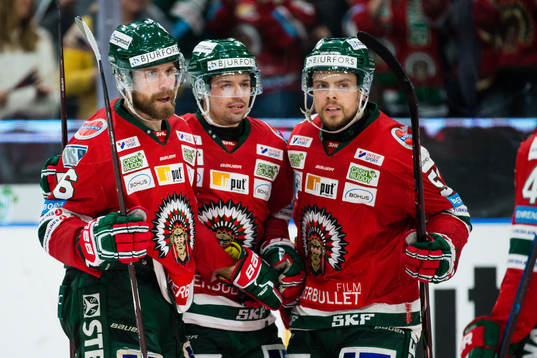 Frölundas Jonathan Sigalet jublar med Patrik Carlsson och