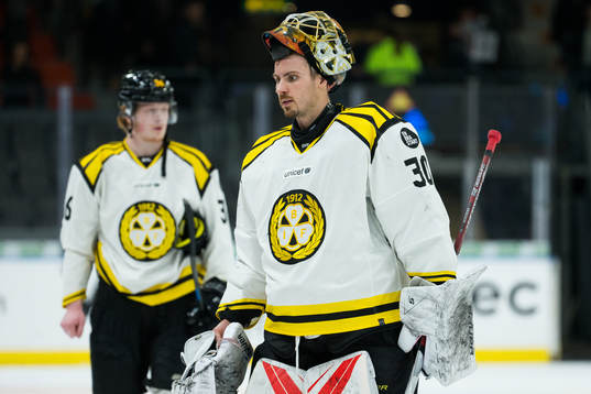 Brynäs målvakt Joacim Eriksson deppar