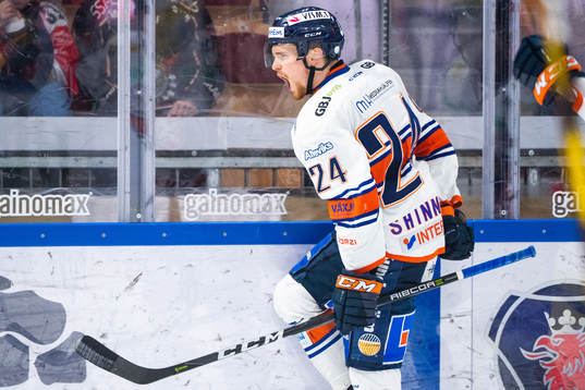 Växjös Brendan Shinnimin jublar
