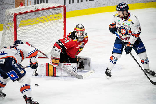 Växjös Nichlas Hardt och Brendan Shinnimin mot Luleås