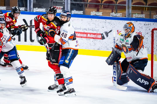 Luleås Johan Harju styr in 1-1