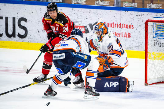 Luleås Johan Harju och Växjös målvakt Viktor Fasth