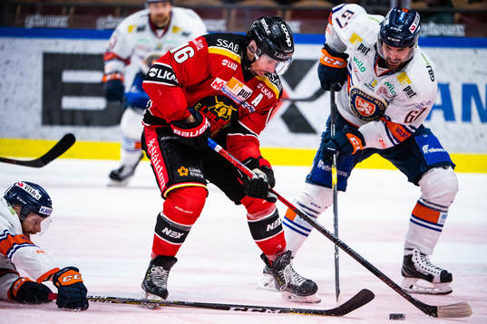 Luleås Niklas Olausson och Växjös Linus Fröberg