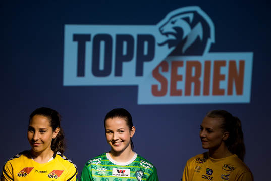Ingrid Moe Wold of LSK Kvinner, Tuva Hansen of Klepp and