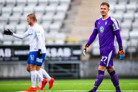 Malmö FFs målvakt Johan Dahlin deppar