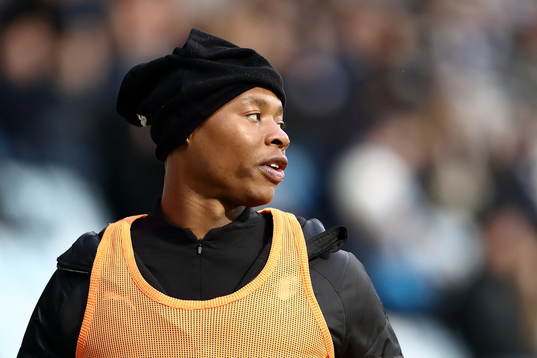 Malmö FFs Carlos Strandberg värmer upp