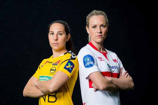 Ingrid Moe Wold of LSK Kvinner and Stine Hovland of
