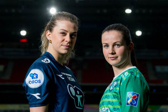Ingrid Kvernvolden of Røa and Tuva Hansen of Klepp pose