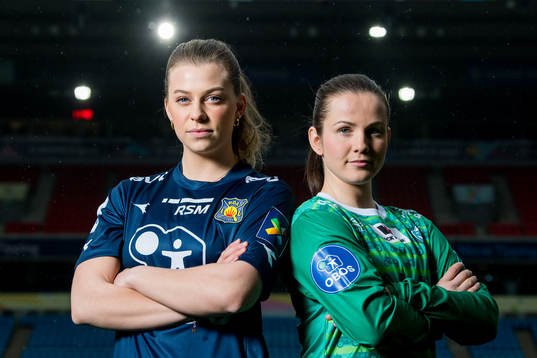 Ingrid Kvernvolden of Røa and Tuva Hansen of Klepp pose