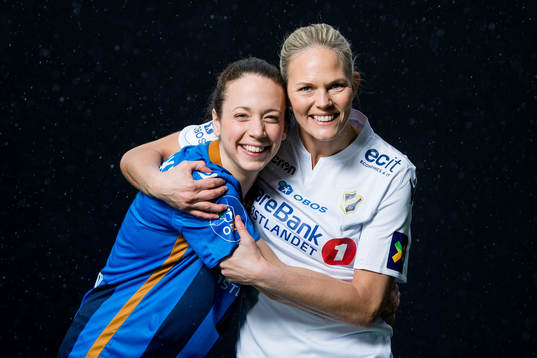 Melissa Bjånesøy and Ingrid Hjelmseth of Stabæk pose for