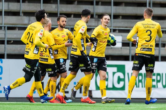 Elfsborgs Pawel Cibicki jublar med lagkamraterna