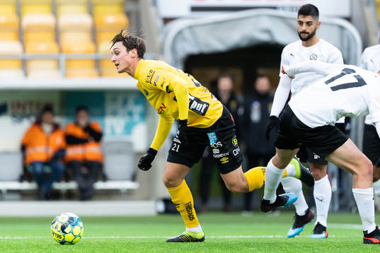 Elfsborgs Jonathan Levi tar sig förbi Örebros Johan