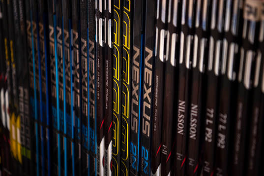 Ishockeyklubbor står uppradade