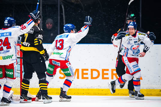 Oskarshamns Nicklas Heinerö jublar