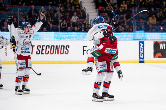 Oskarshamns spelare jublar