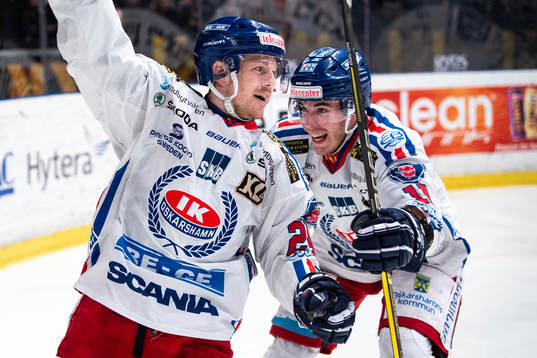 Oskarshamns Joakim Hillding (v) jublar